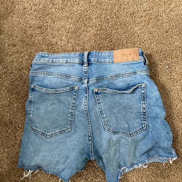 Vintage Mid-Wash Shorts - Picture 2 of 3